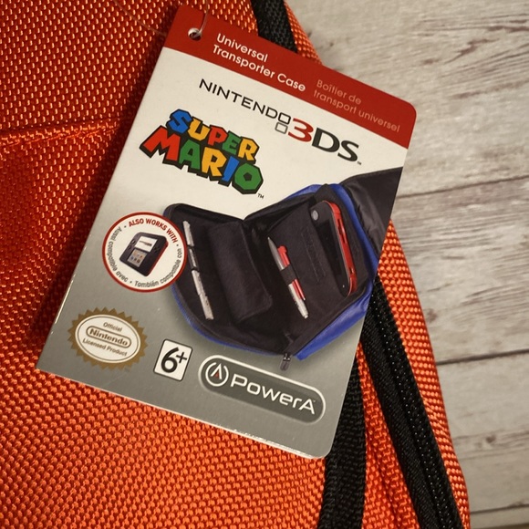 The 3DS Super Mario Universal Transporter Case - Picture 2 of 12